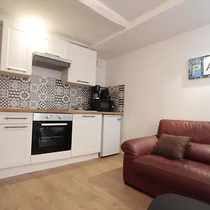 Joli Studio Renove En Rdc Tout Equipe Centre Du Village Appartement